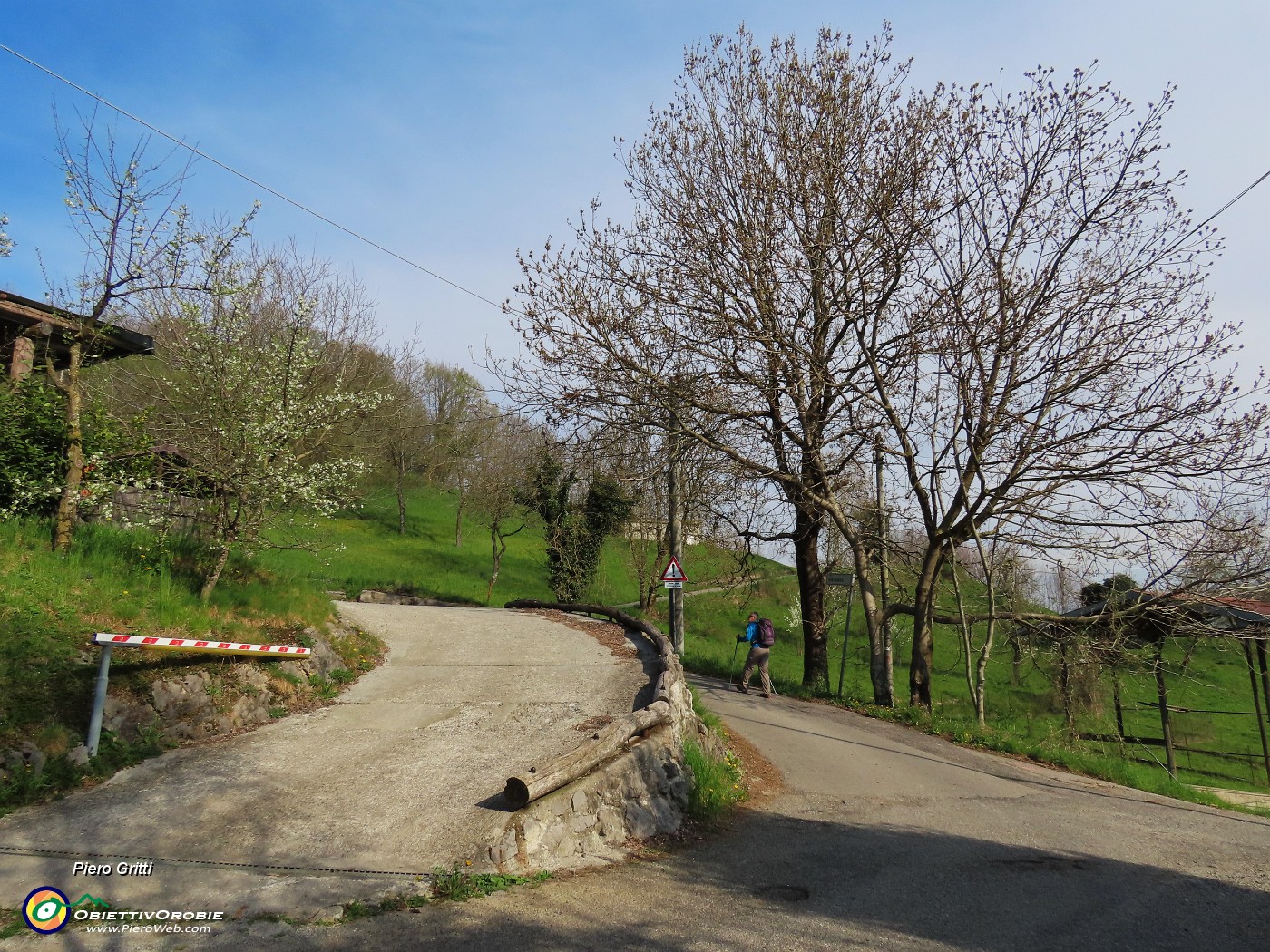 07 Partenza da Ripa (583 m)-Zogno .JPG